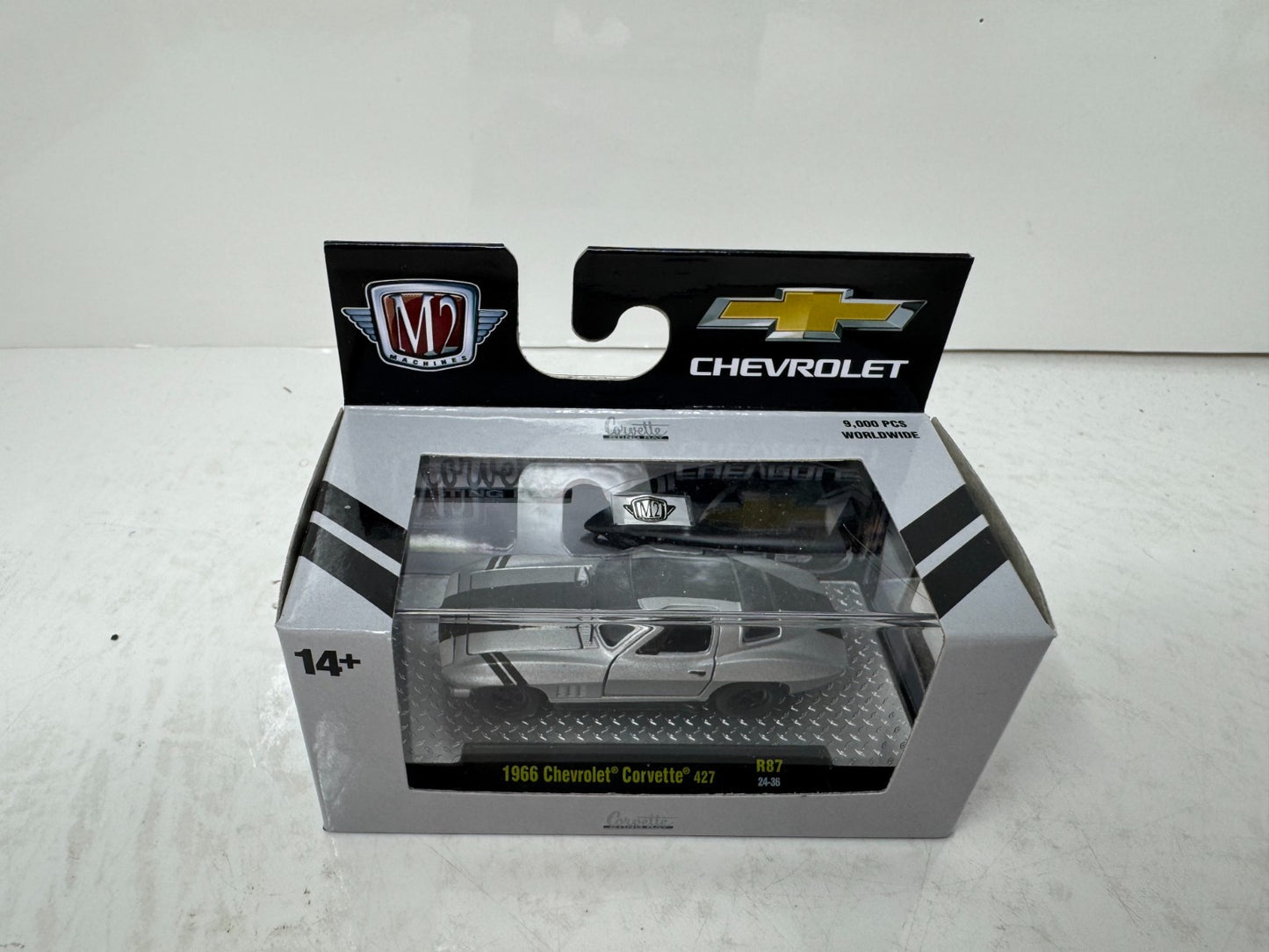 M2 Machines 1966 Chevrolet Corvette 427 1:64 Diecast
