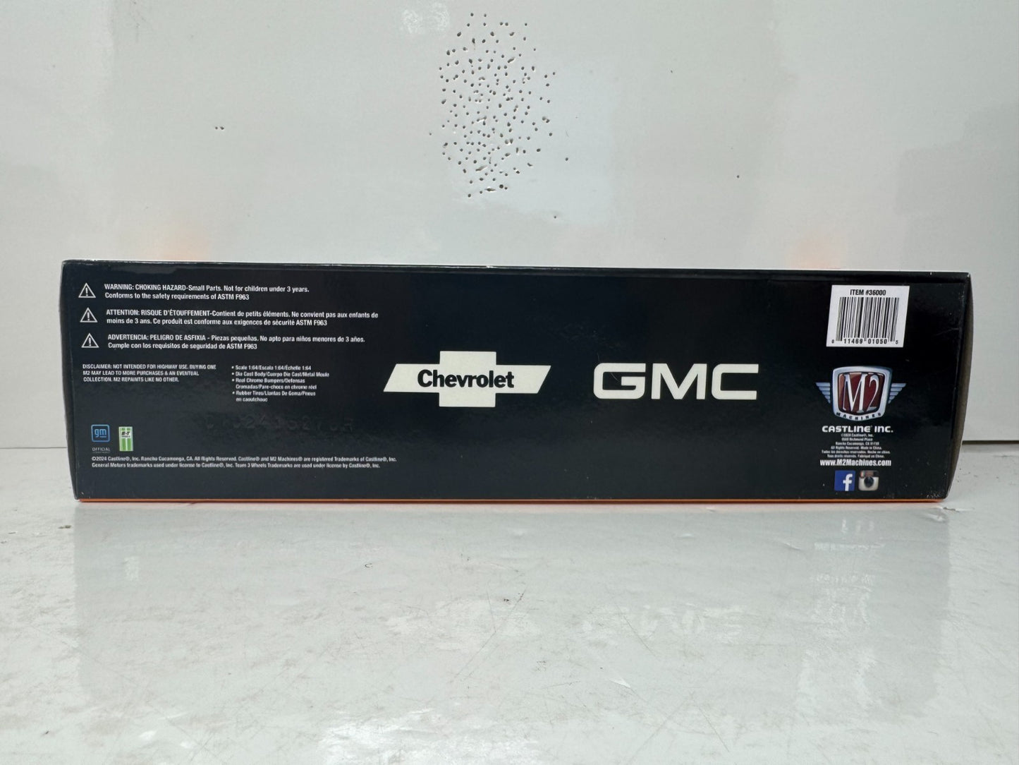 M2 Machines Auto Haulers 1973 Chevrolet Cheyenne Super & GMC Sierra 1:64 Diecast