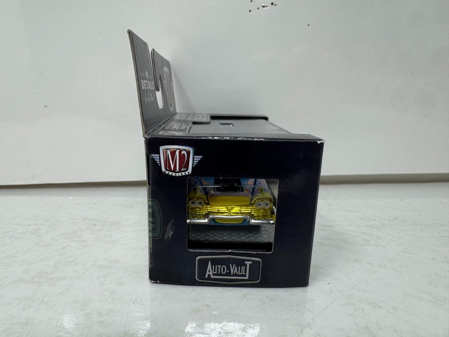 M2 Machines Auto Vault 1958 Plymouth Fury 1:64 Diecast