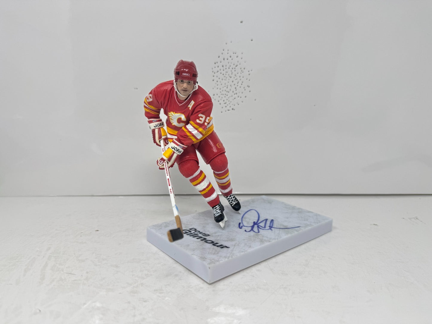 McFarlane NHL Doug Gilmour Calgary Flames Figure Auto Signed
