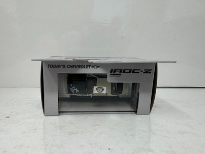 M2 Machines Today's Chevrolet 1985 Chevrolet Camaro IROC-Z 1:64 Diecast