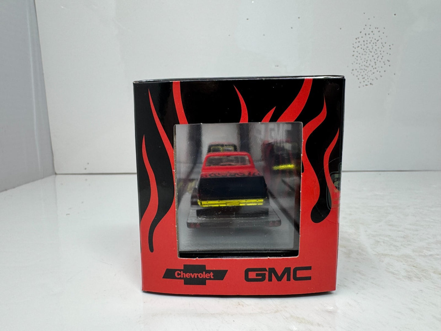 M2 Machines 1976 GMC Sierra Grande 15 & 1973 Chevy Van G10 CHASE 1:64 Diecast