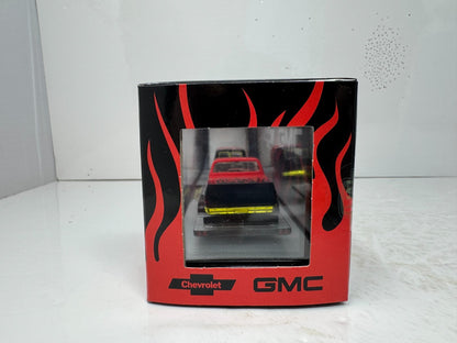 M2 Machines 1976 GMC Sierra Grande 15 & 1973 Chevy Van G10 CHASE 1:64 Diecast