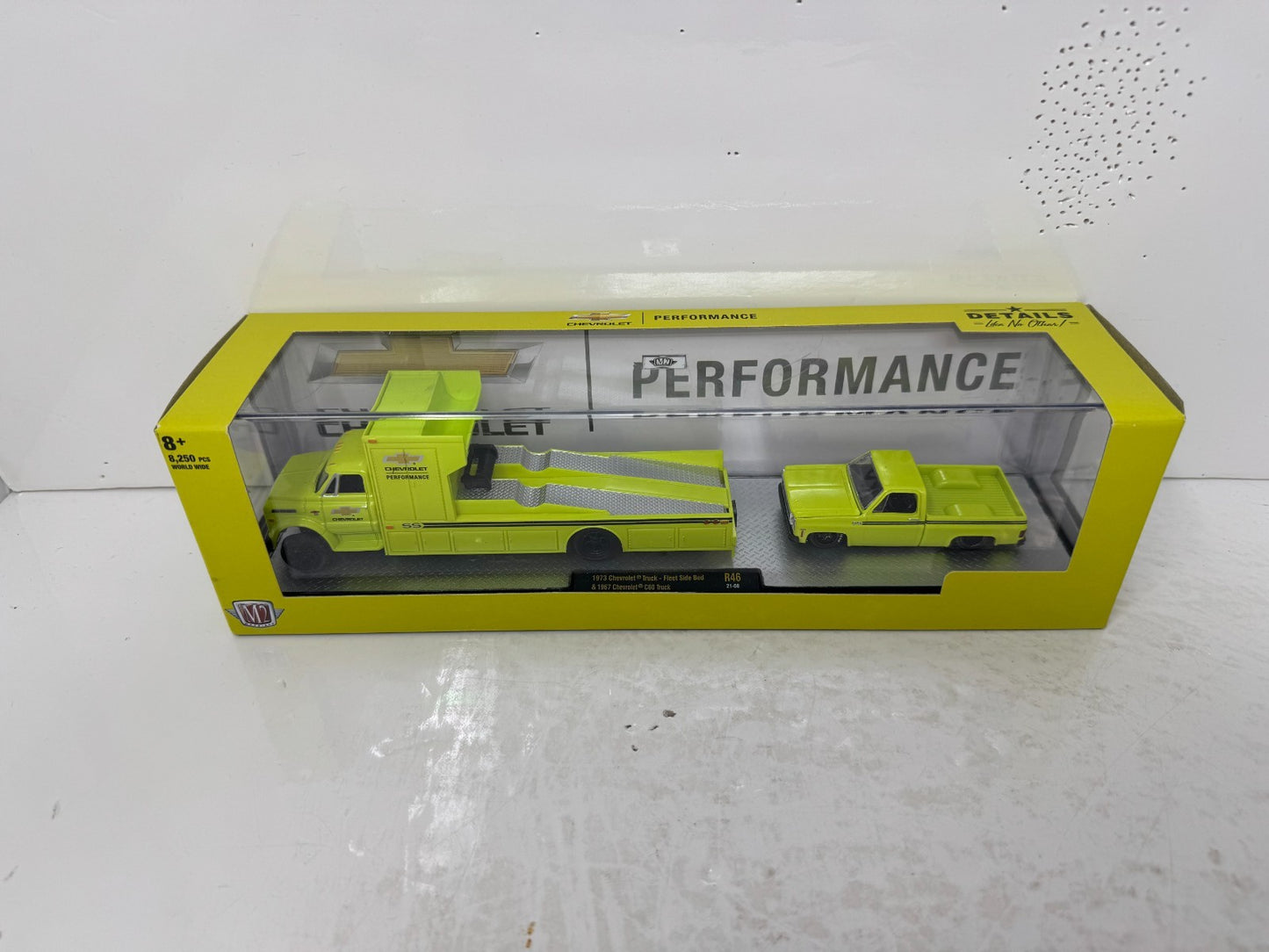 M2 Machines 1973 Chevrolet Truck Fleet Side Bed & C60 Hauler 1:64 Diecast