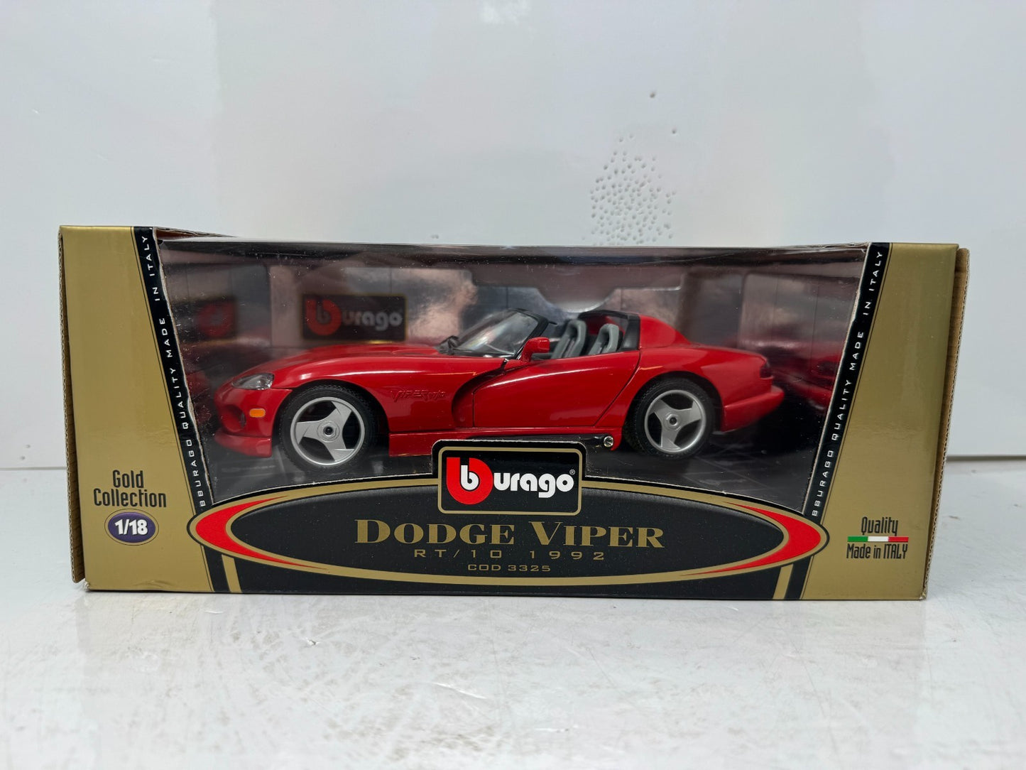 Bburago 1992 Dodge Viper RT/10 1:18 Diecast Gold Collection