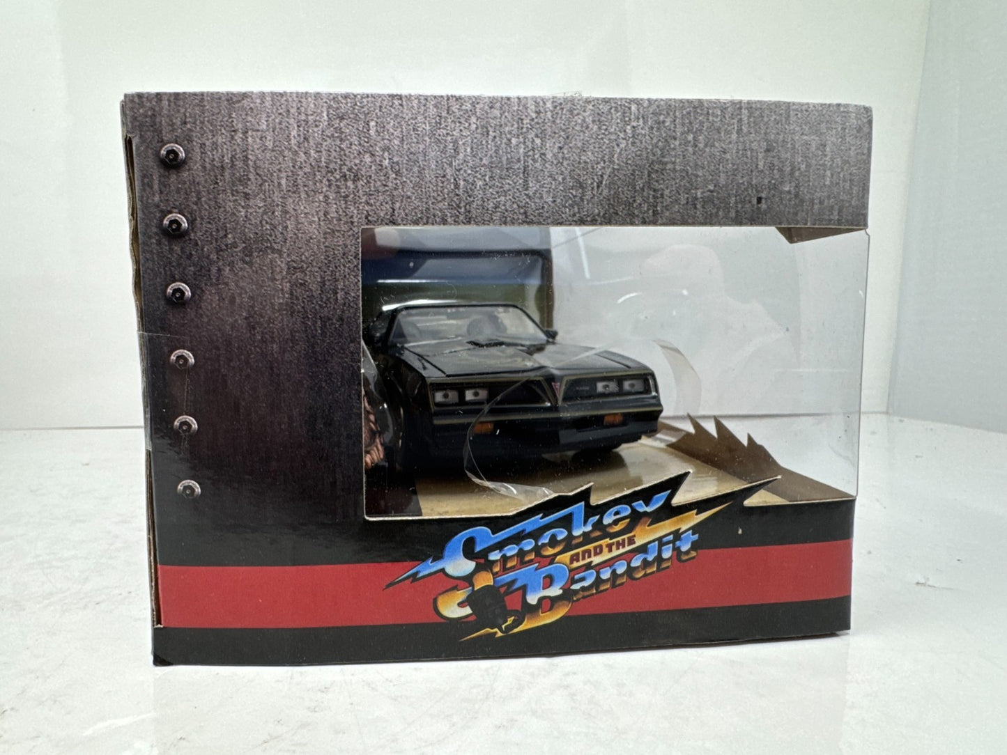 Jada Smokey and the Bandit 1977 Pontiac Firebird w/ Replica Buckle 1:24 Diecast