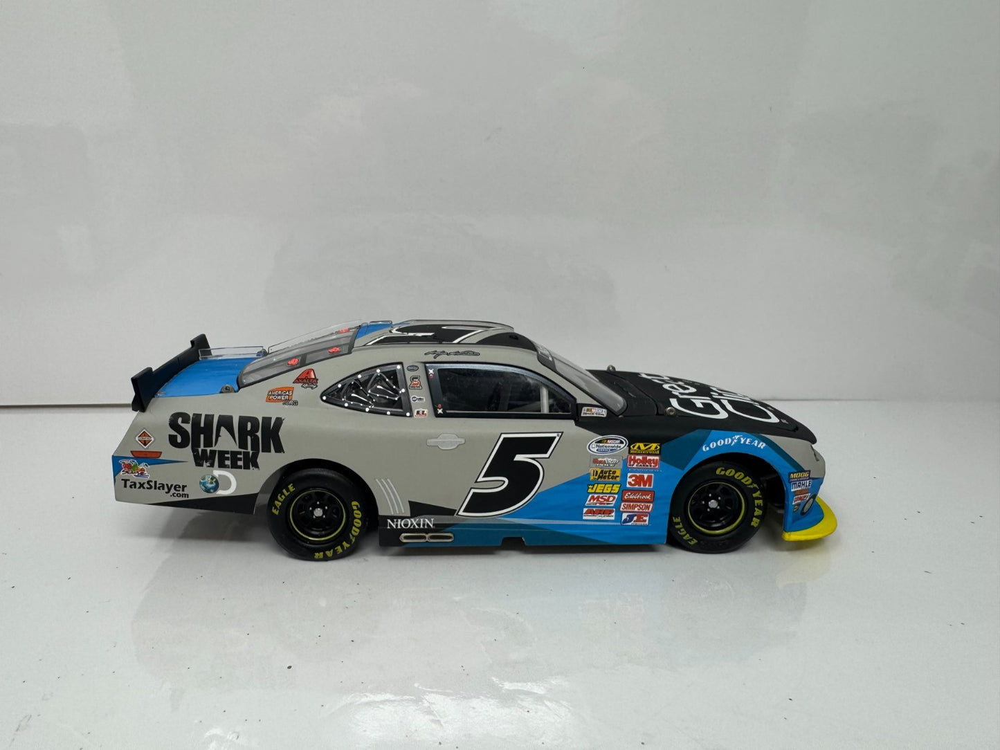 Lionel NASCAR Kasey Kahne #5 Great Clips Shark Week 2013 Camaro 1:24 Diecast