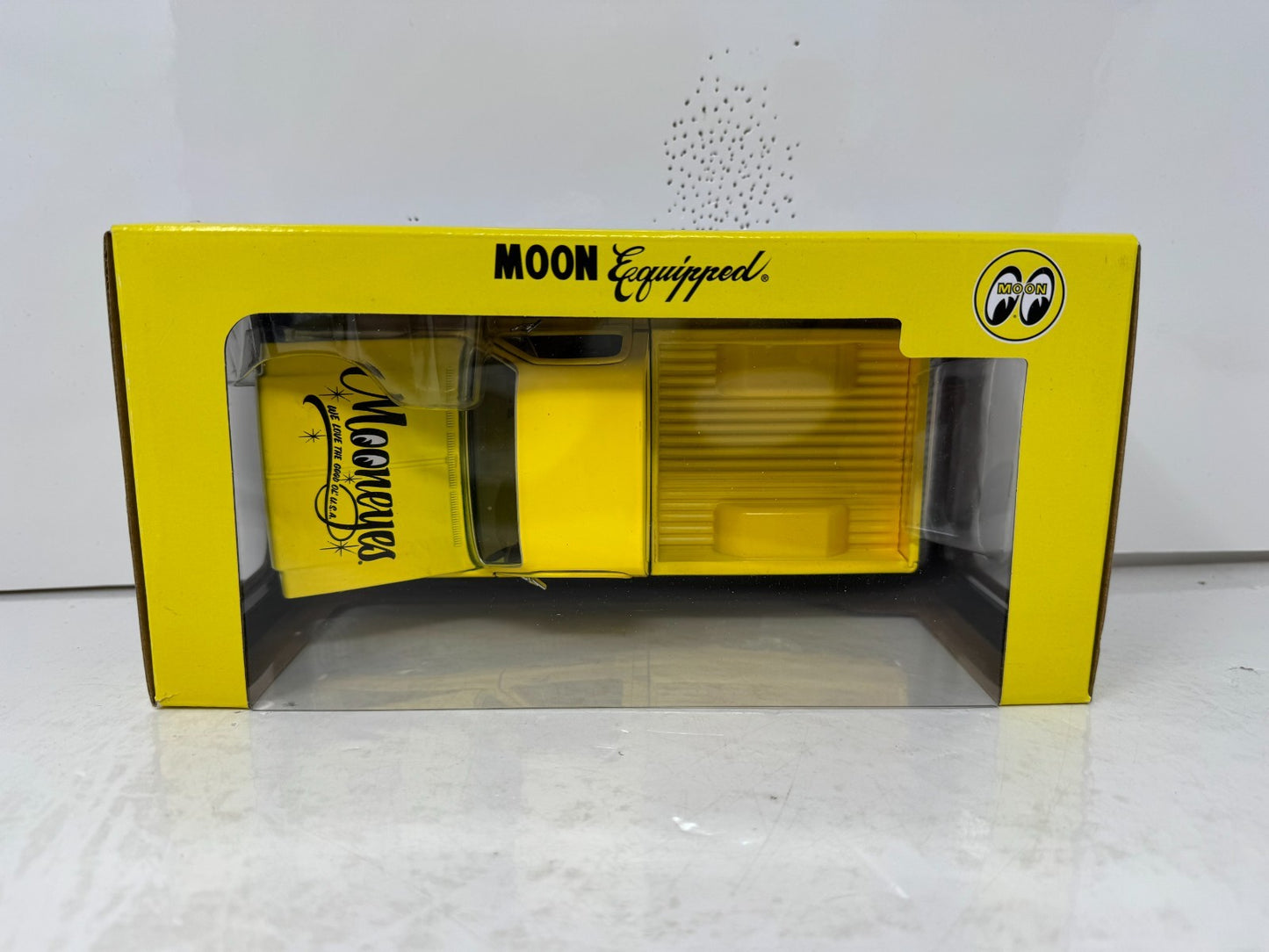 M2 Machines 1973 Chevrolet Cheyenne 10 Moon Eyes Pickup 1:24 Diecast