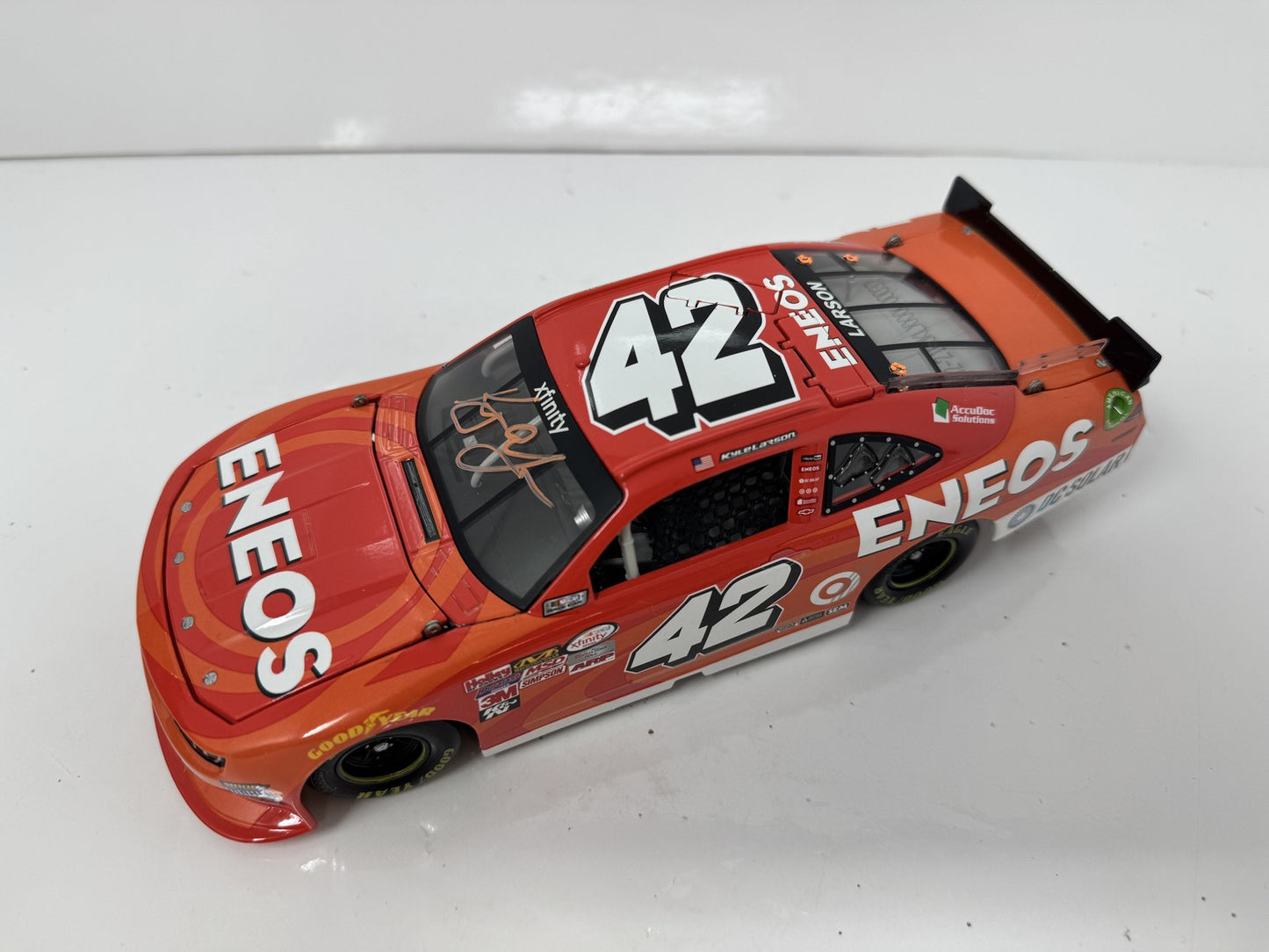 Lionel NASCAR Kyle Larson #42 ENEOS 2018 Chevy Camaro Autographed 1:24 Diecast