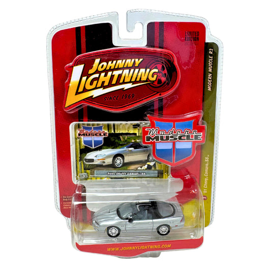 Johnny Lightning Modern Muscle 2001 Chevy Camaro SS 1:64 Diecast