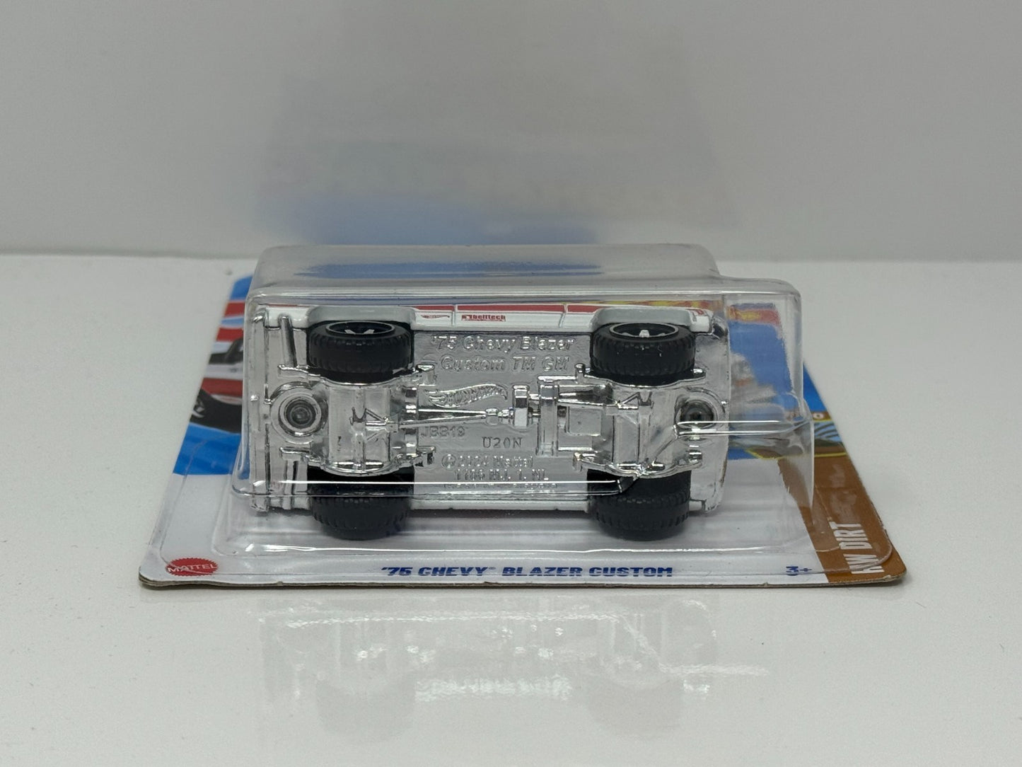 Hot Wheels Dirt 1975 Chevy Blazer Custom 1:64 Diecast V2