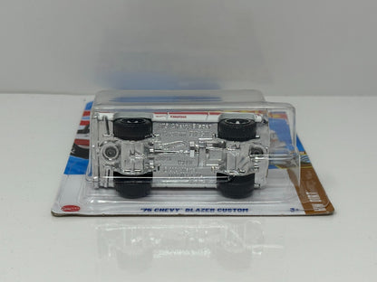 Hot Wheels Dirt 1975 Chevy Blazer Custom 1:64 Diecast V2