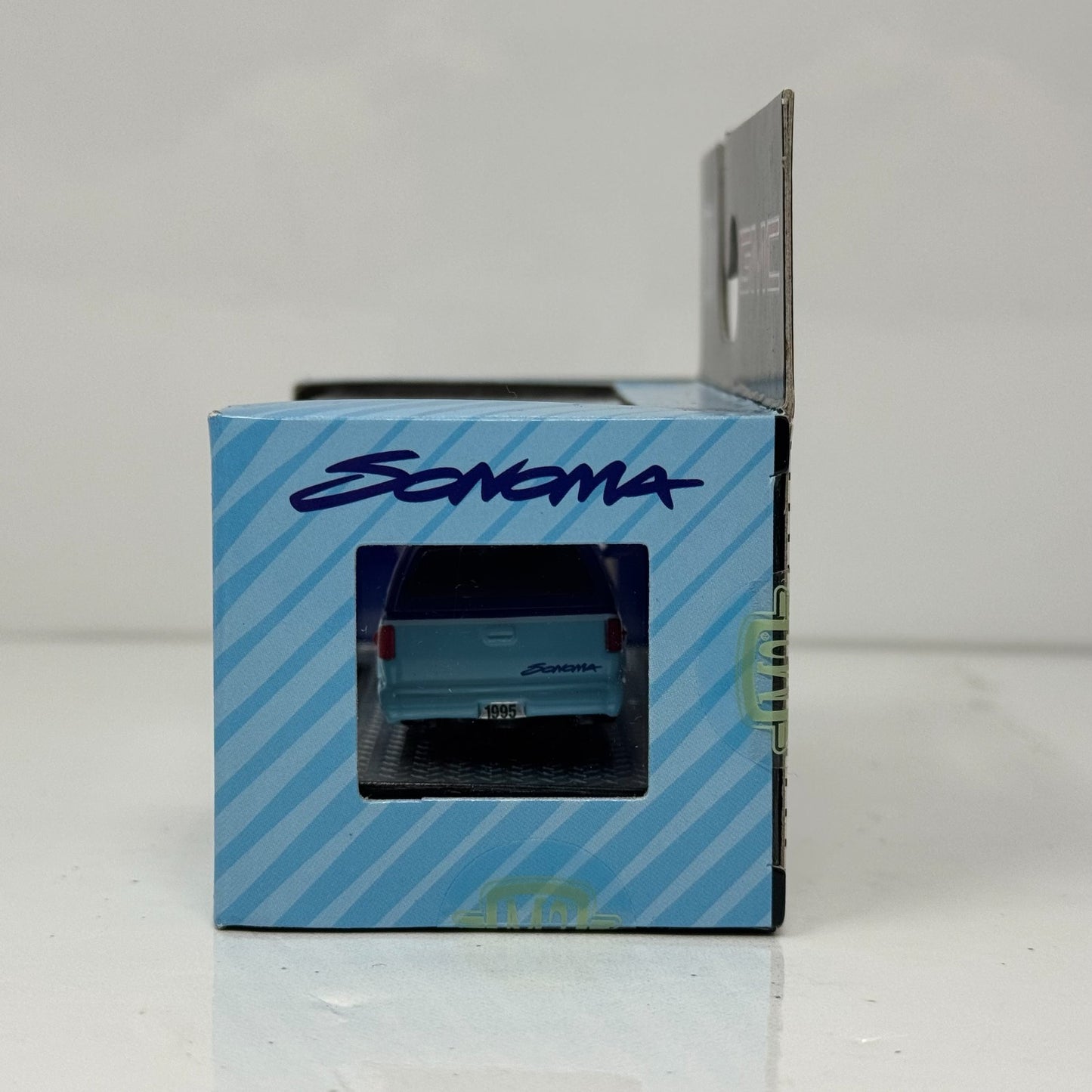 M2 Machines 1995 GMC Sonoma 15 Street Custom 1:64 Diecast
