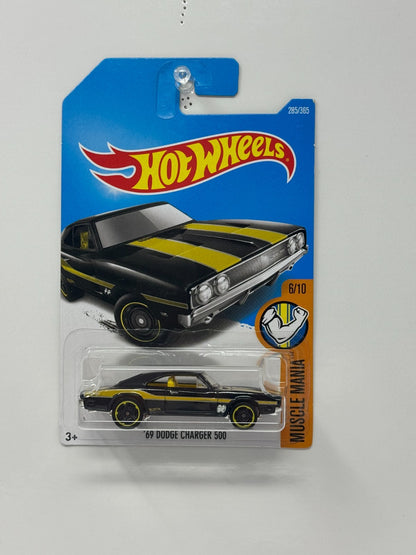 Hot Wheels Muscle Mania 1969 Dodge Charger 500 1:64 Diecast Black Yellow