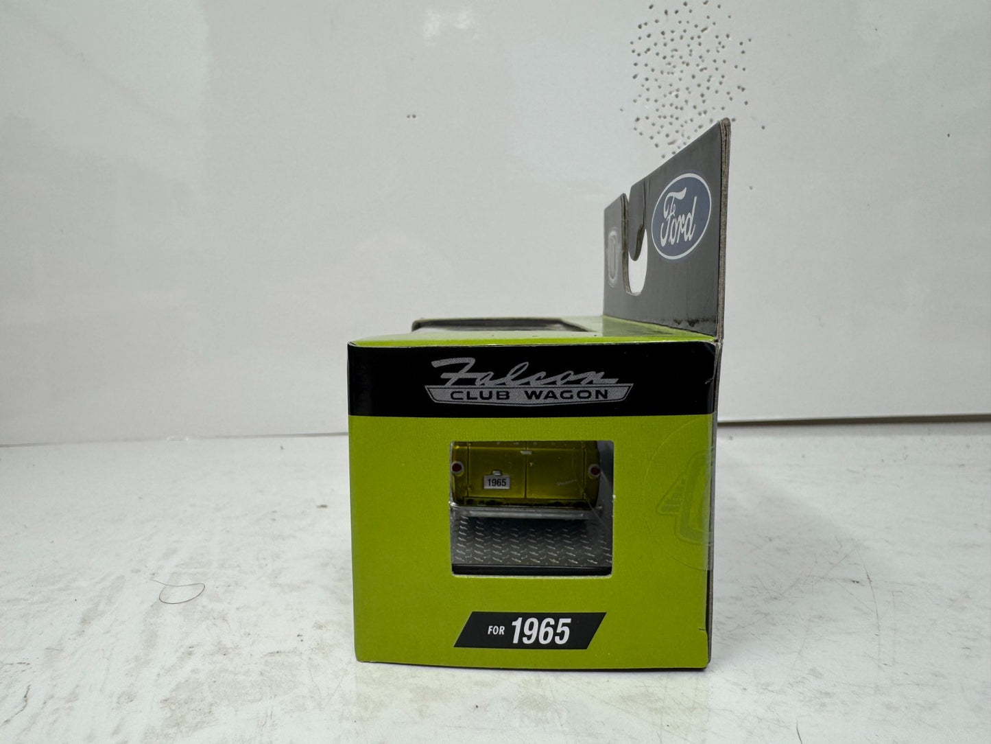 M2 Machines 1965 Ford Falcon Club Wagon 1:64 Diecast