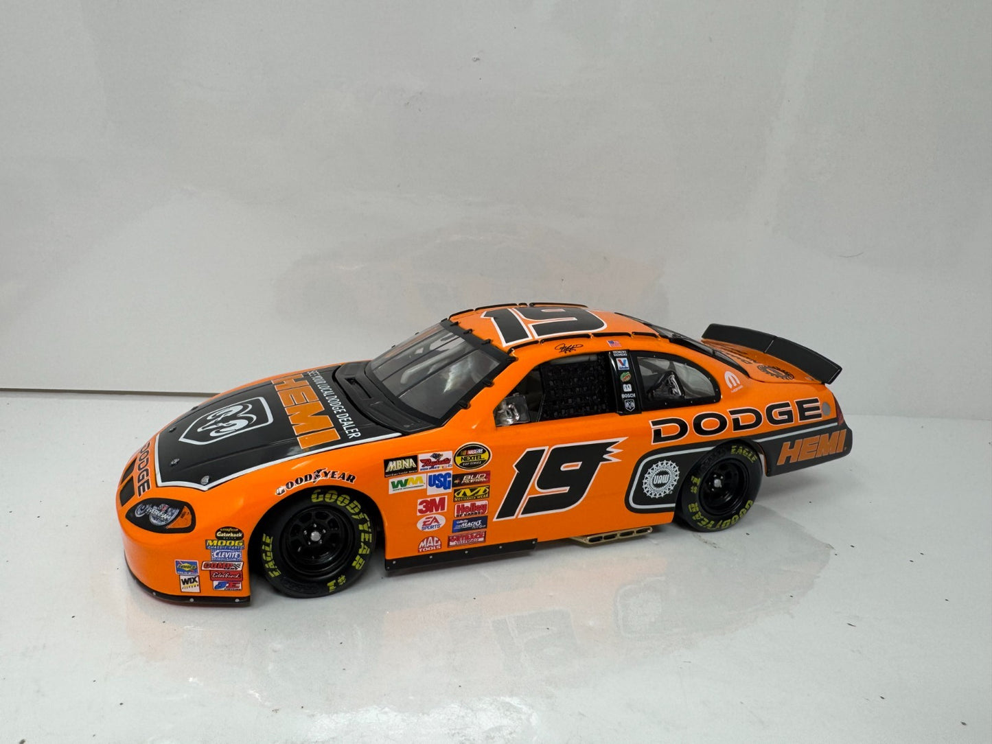 Action NASCAR Jeremy Mayfield #19 Dodge Dealers 2004 Dodge Intrepid 1:24 Diecast