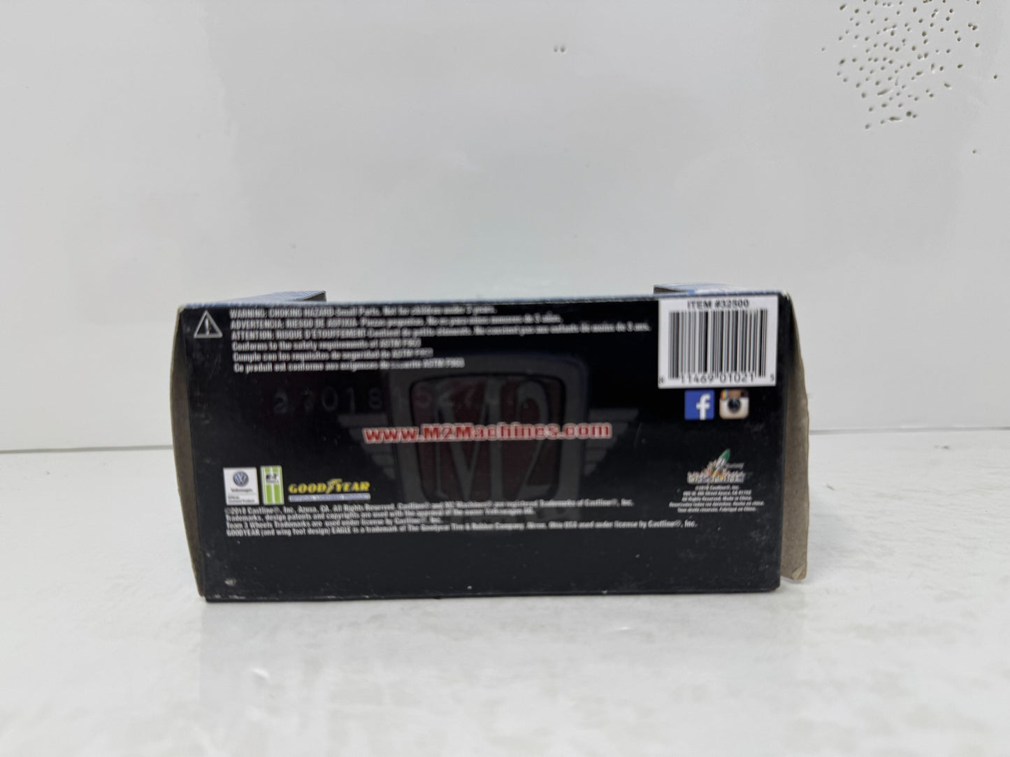 M2 Machines Auto Thentics 1960 Volkswagen VW Delivery Van USA Model 1:64 Diecast