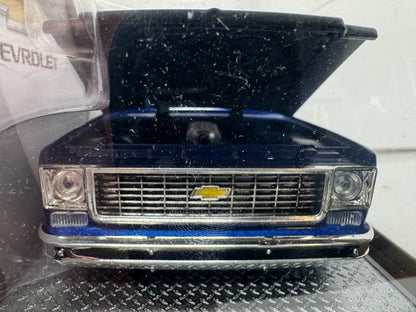 M2 Machines 1973 Chevrolet Cheyenne 10 Performance Truck 1:24 Diecast