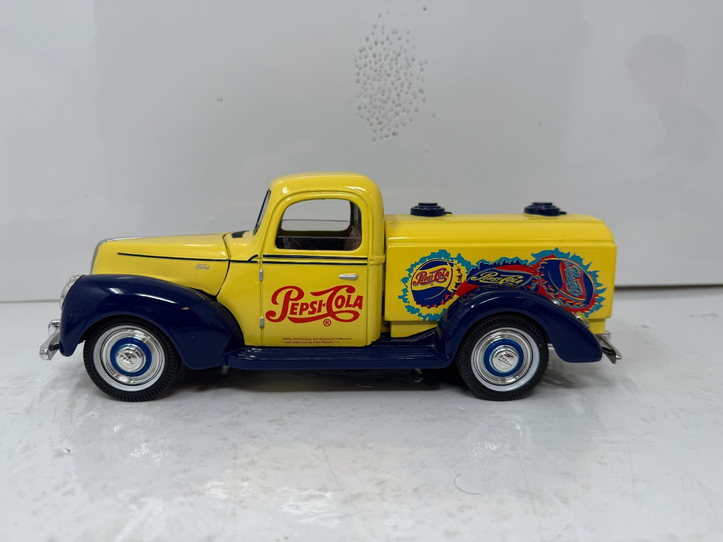 Golden Wheel Pepsi-Cola 1940 Ford Pickup Truck BANK 1:18 Diecast