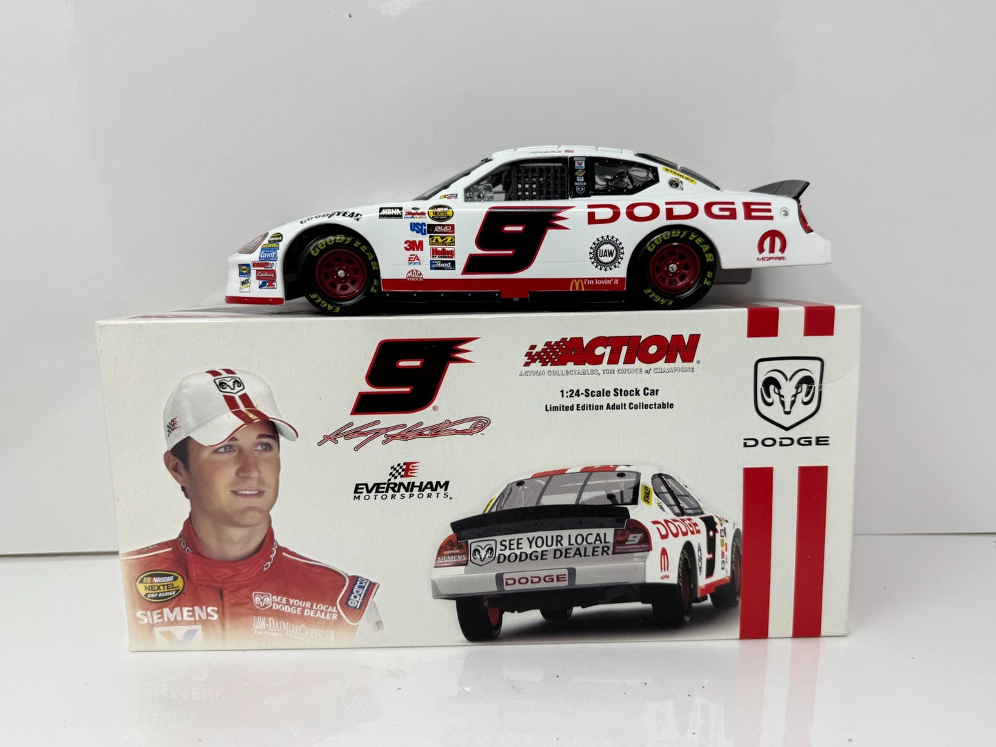 Action NASCAR Kasey Kahne #9 Reverse Pit Cap Car 2005 Dodge Charger 1:24 Diecast