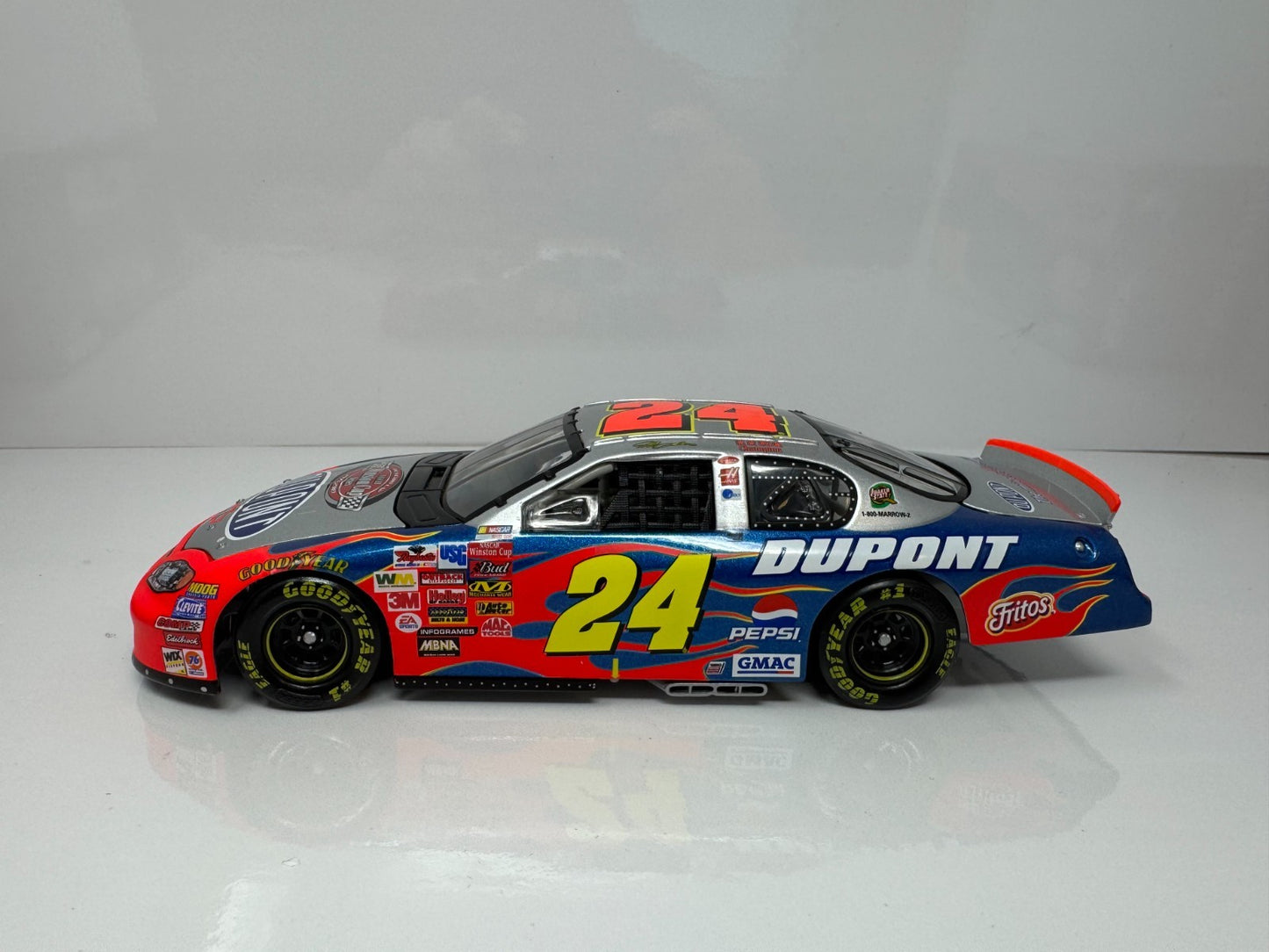 Action NASCAR Jeff Gordon #24 DuPont The Victory Lap 2003 Chevy 1:24 Diecast