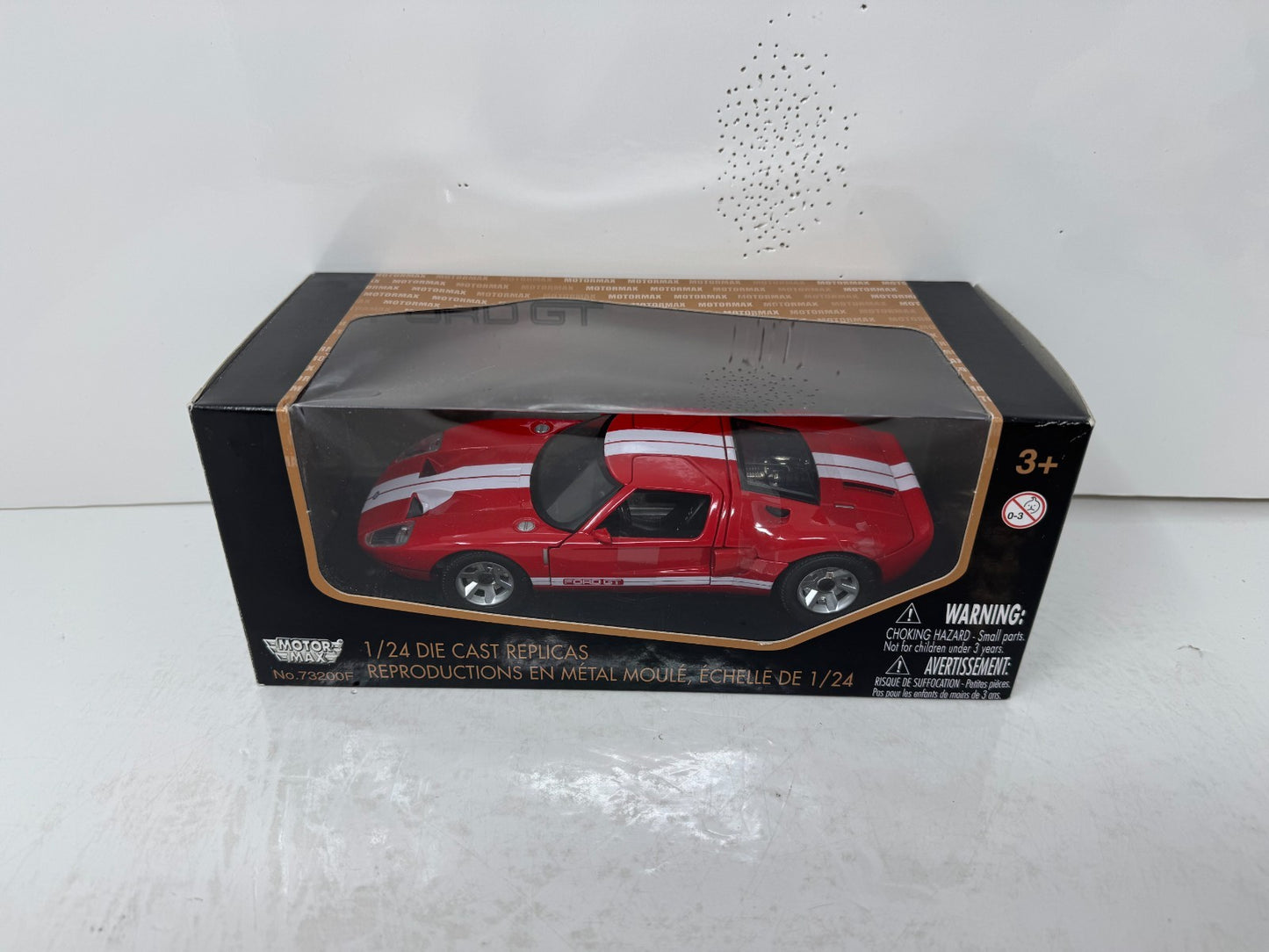Motormax Ford GT 1:24 Diecast Red with White Stripes
