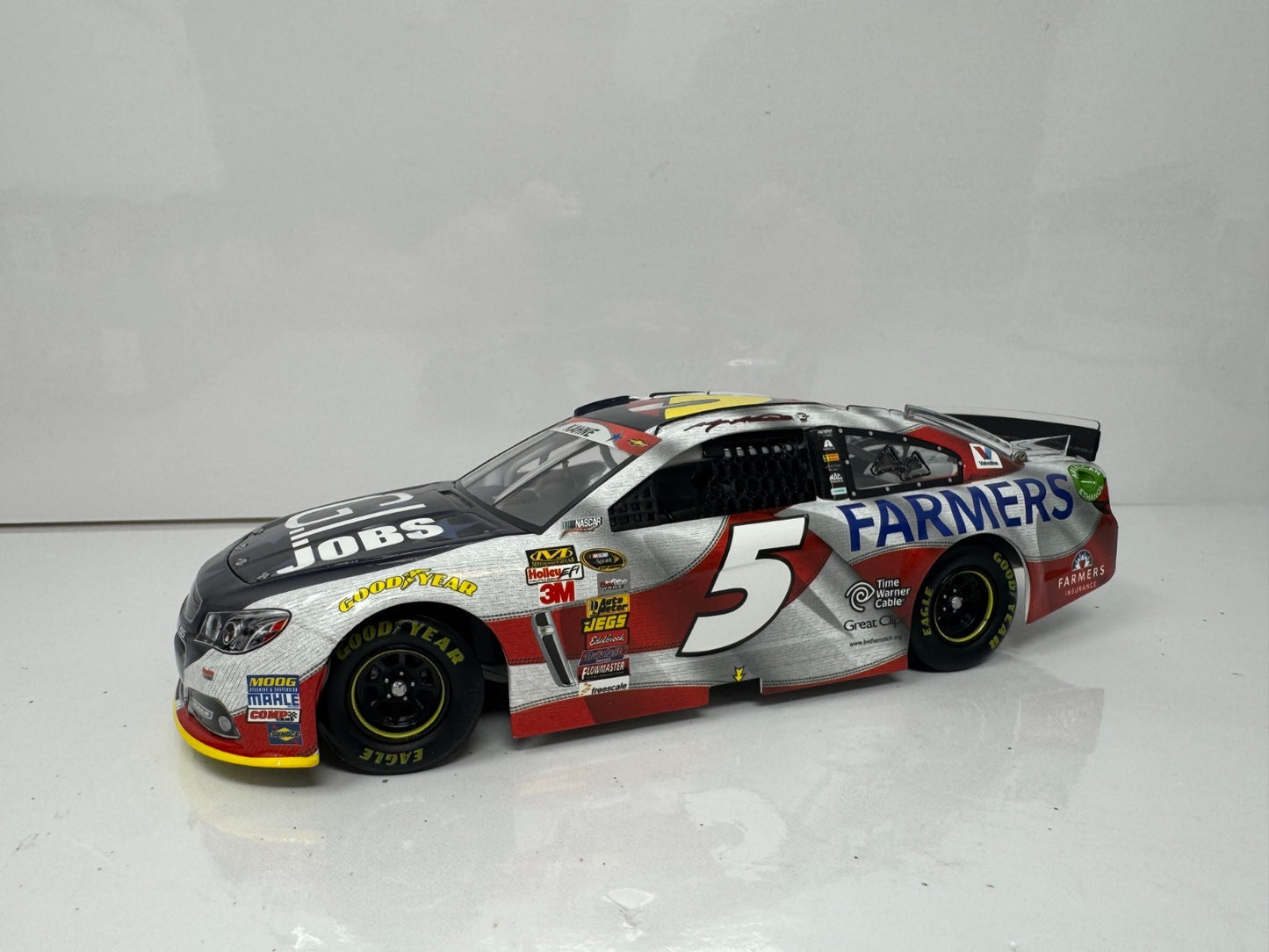 Lionel NASCAR Kasey Kahne #5 Farmers GI Jobs Salutes 2014 Chevy SS 1:24 Diecast