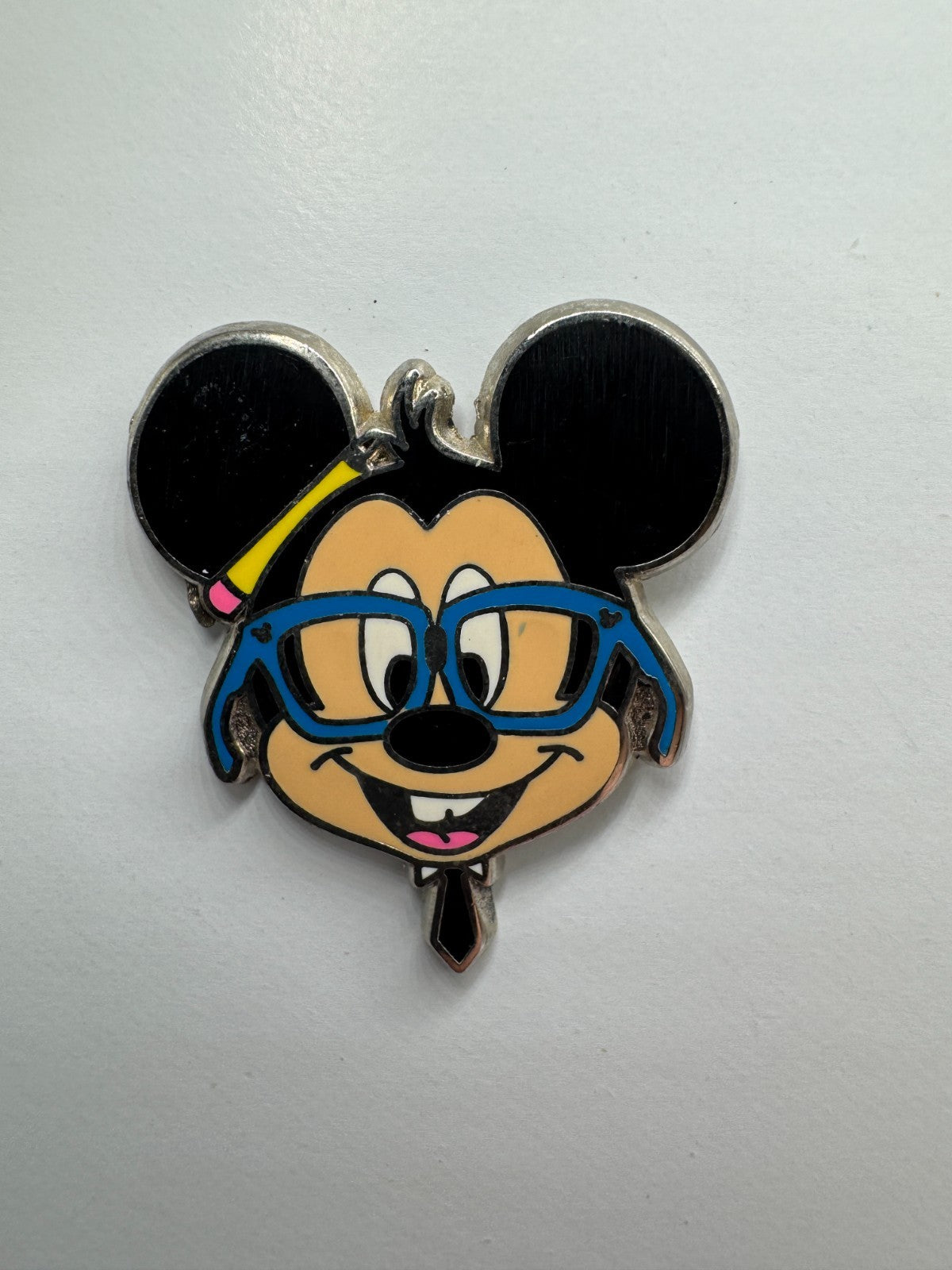Disney Mickey Mouse with Glasses Nerds Rock Head Collection Trading Pin DC2S1