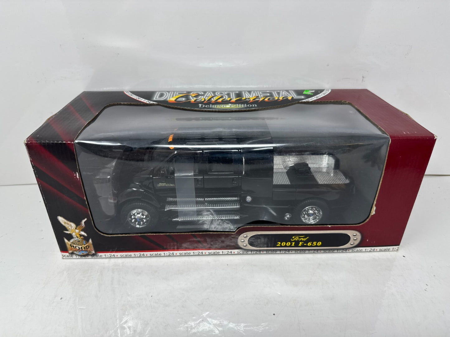 Yat Ming Road Signature 2001 Ford F-650 1:18 Diecast