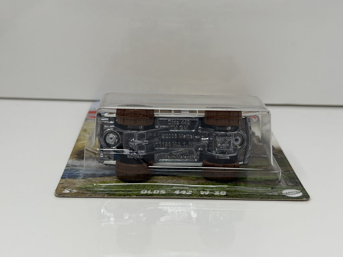 Hot Wheels Mud Runners Oldsmobile 442 W-30 1:64 Diecast