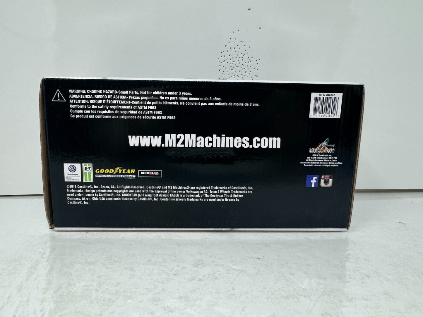 M2 Machines 1952 Volkswagen Beetle Deluxe Model CHASE 1:24 Diecast Gold Rims