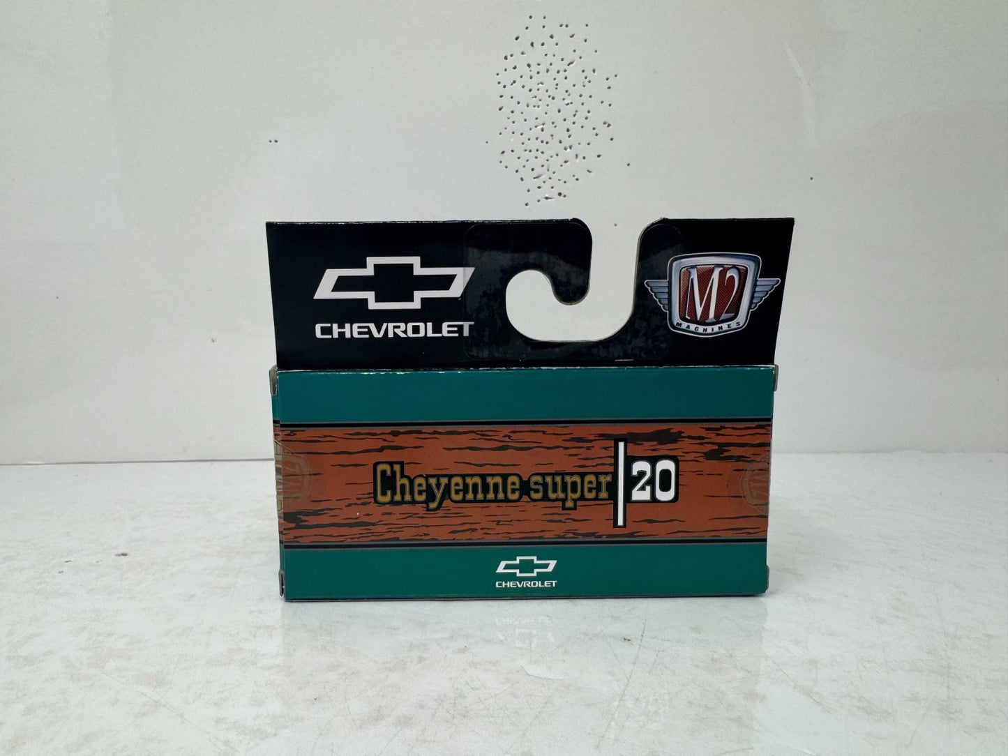 M2 Machines 1973 Chevrolet Cheyenne Super 30 1:64 Diecast