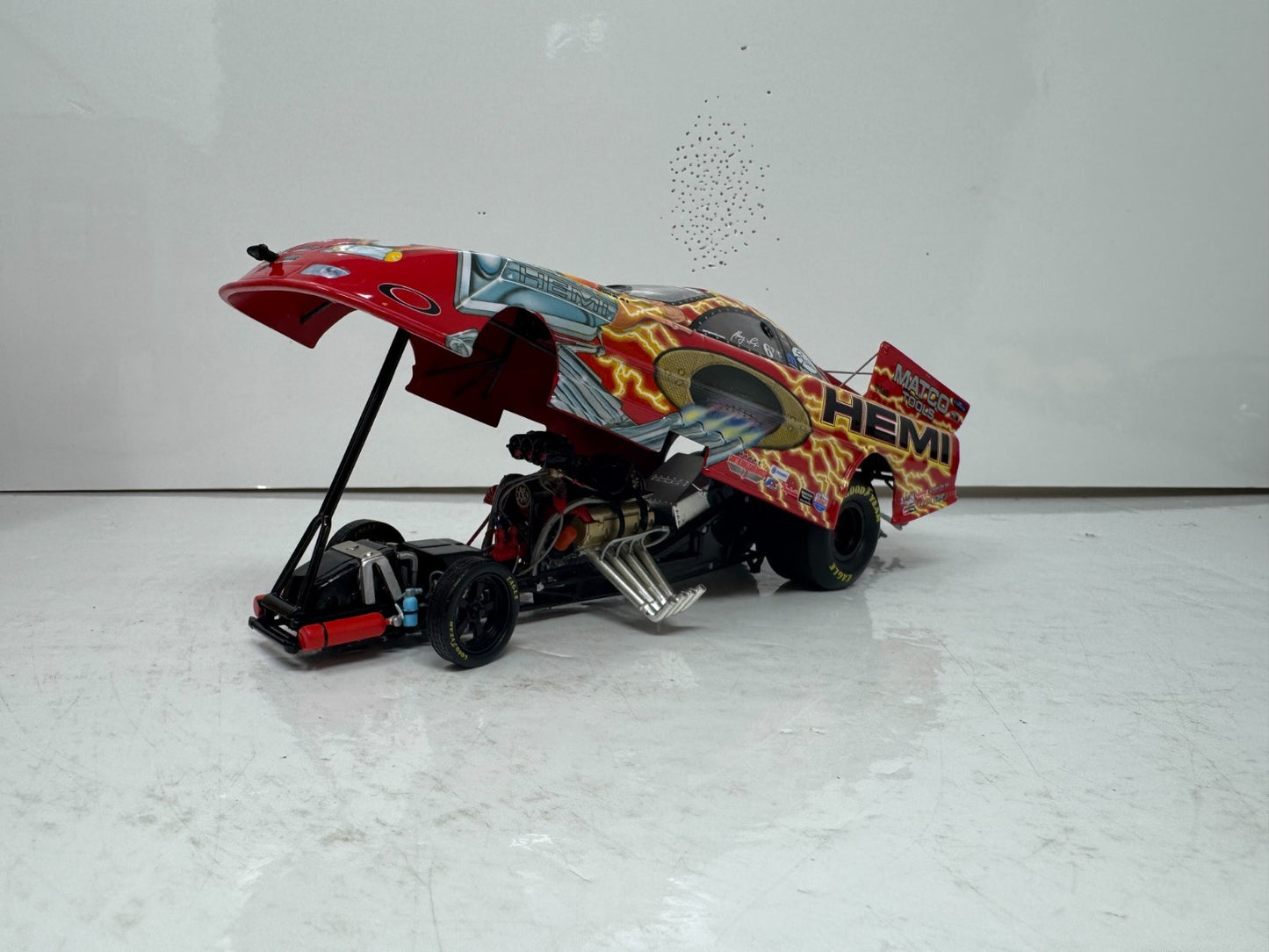 Action Gary Scelzi Oakley NHRA 2004 Stratus Dodge Funny Car Mopar 1:24 Diecast