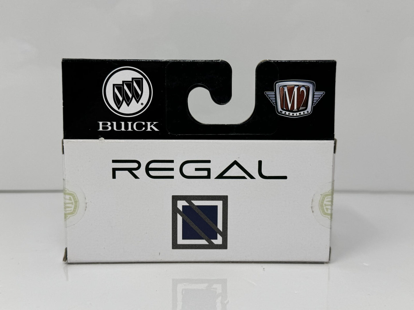 M2 Machines Buick 1987 Buick Regal Limited 1:64 Diecast White