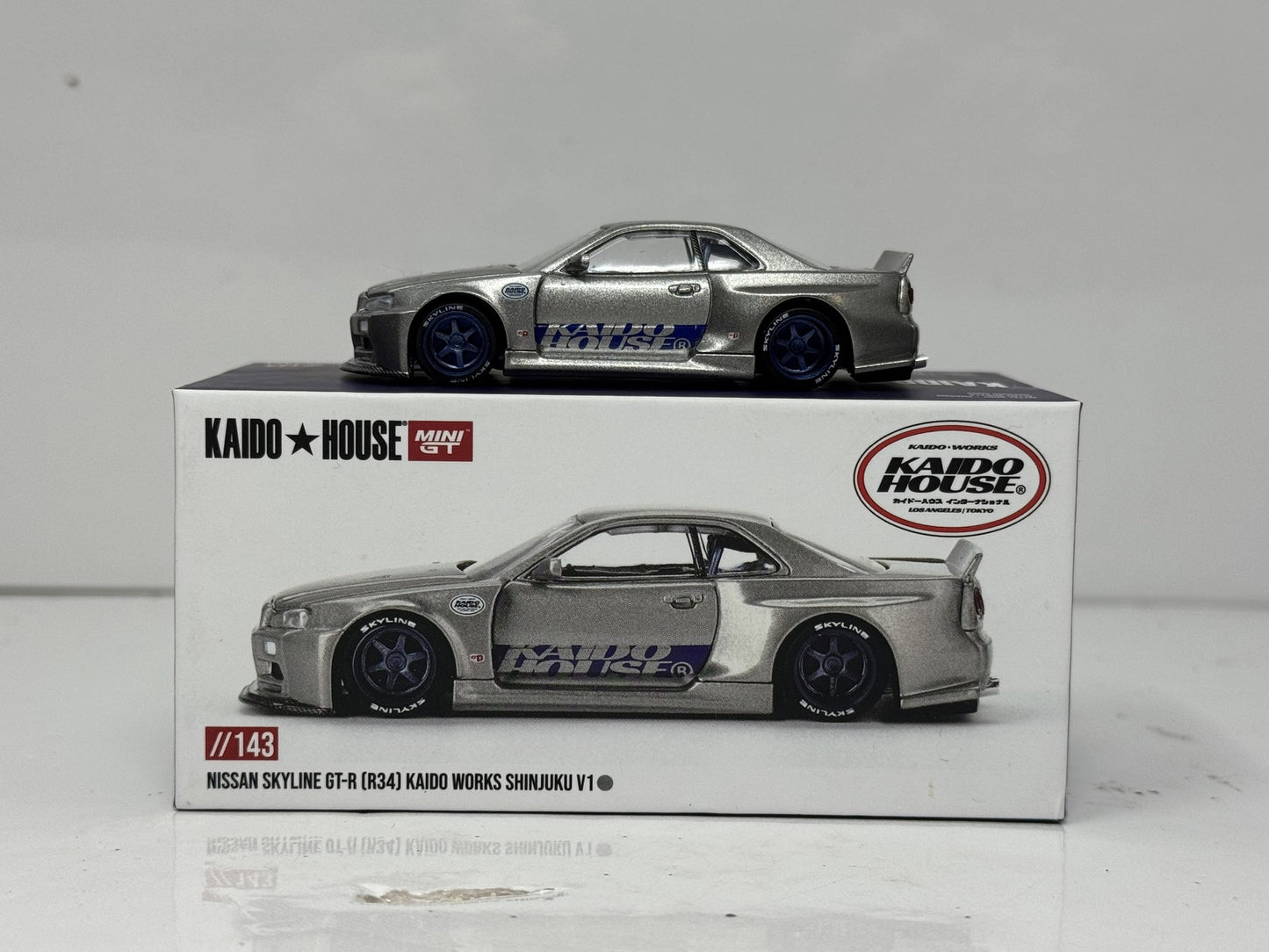 Kaido House Mini GT Nissan Skyline GT-R (R34) Kaido Works Shinjuku 1:64 Diecast