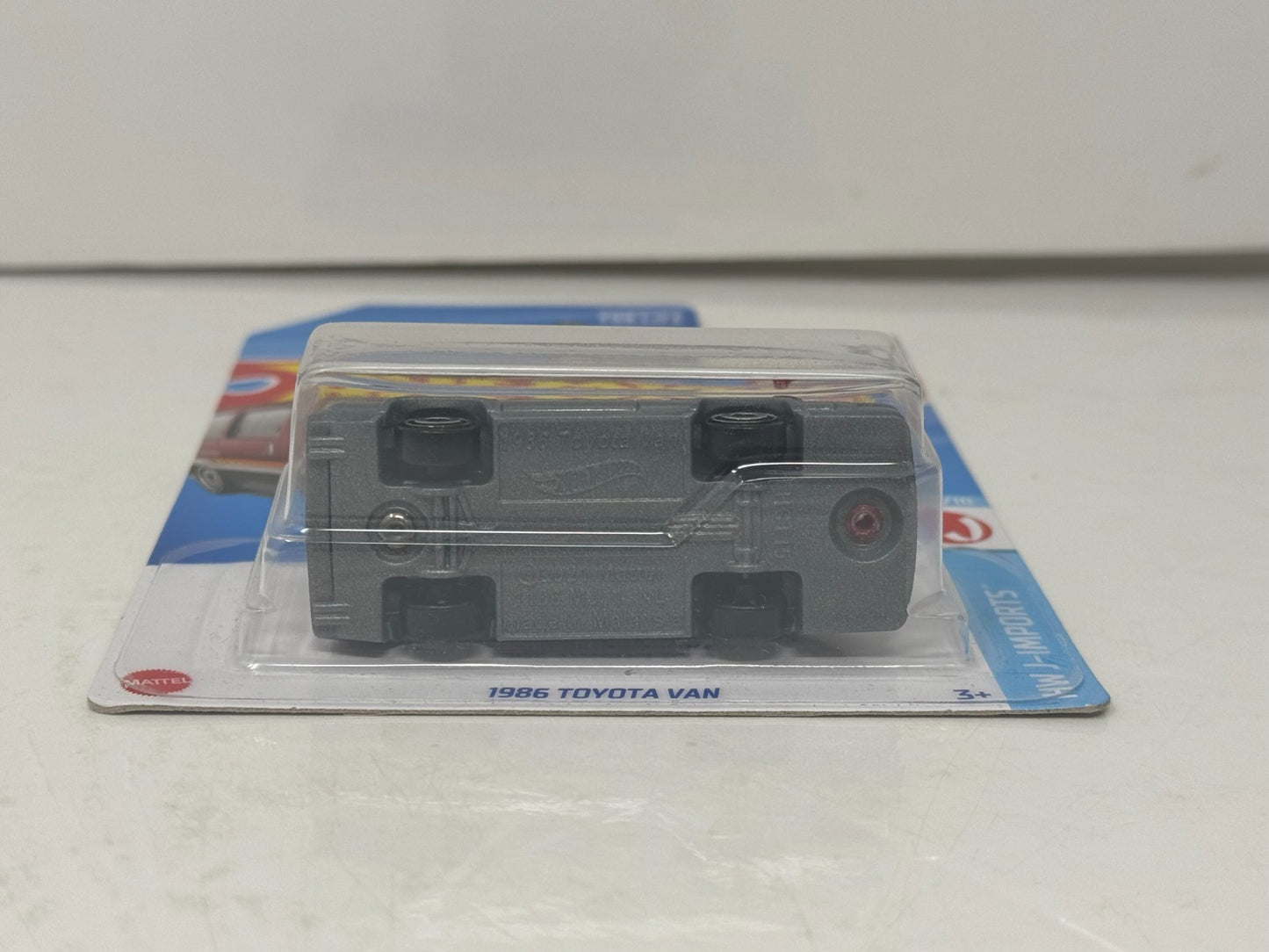 Hot Wheels J-Imports 1986 Toyota Van 1:64 Diecast Red