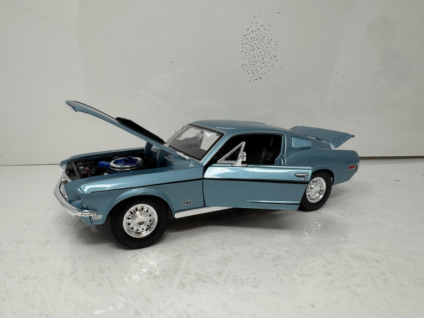 Maisto 1968 Ford Mustang GT Cobra Jet 1:18 Diecast Special Edition