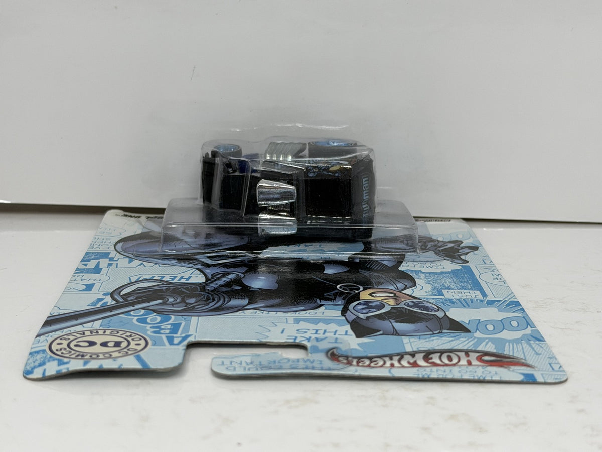 Hot Wheels DC Comics Originals Cool One Catwoman 1:64 Diecast Real Riders