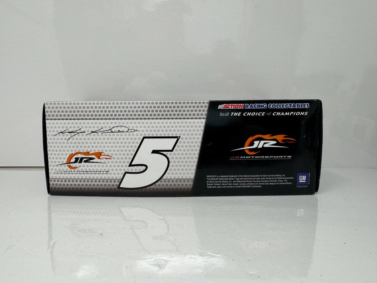 Lionel NASCAR Kasey Kahne #5 Great Clips Shark Week 2013 Camaro 1:24 Diecast
