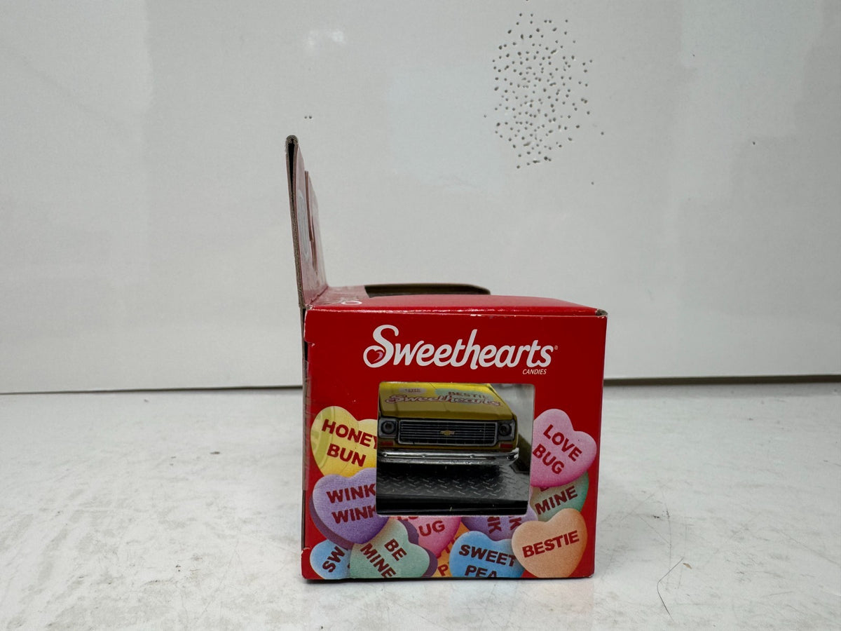 M2 Machines Sweethearts 1973 Chevrolet Cheyenne Super 10 Custom SS 1:64 Diecast