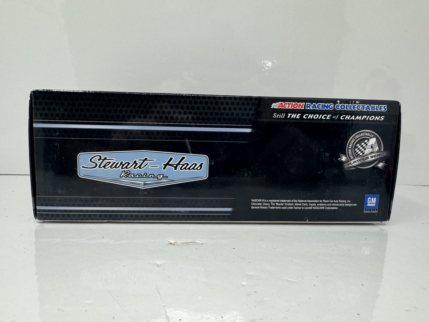 Lionel NASCAR Tony Stewart #14 Bass Pro Shops Orange 2013 Chevy SS 1:24 Diecast