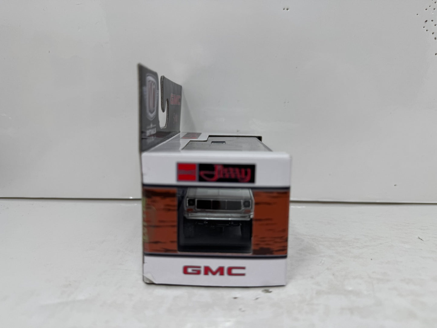 M2 Machines 1973 GMC Jimmy Sierra 4x4 1:64 Diecast