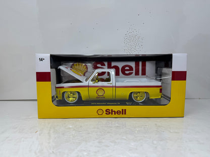 M2 Machines Shell 1973 Chevrolet Cheyenne 10 CHASE 1:24 Diecast