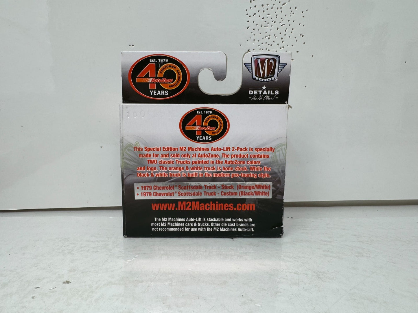 M2 Machines Auto Lift 1979 Chevrolet Scottsdale AutoZone 40 Years 1:64 Diecast
