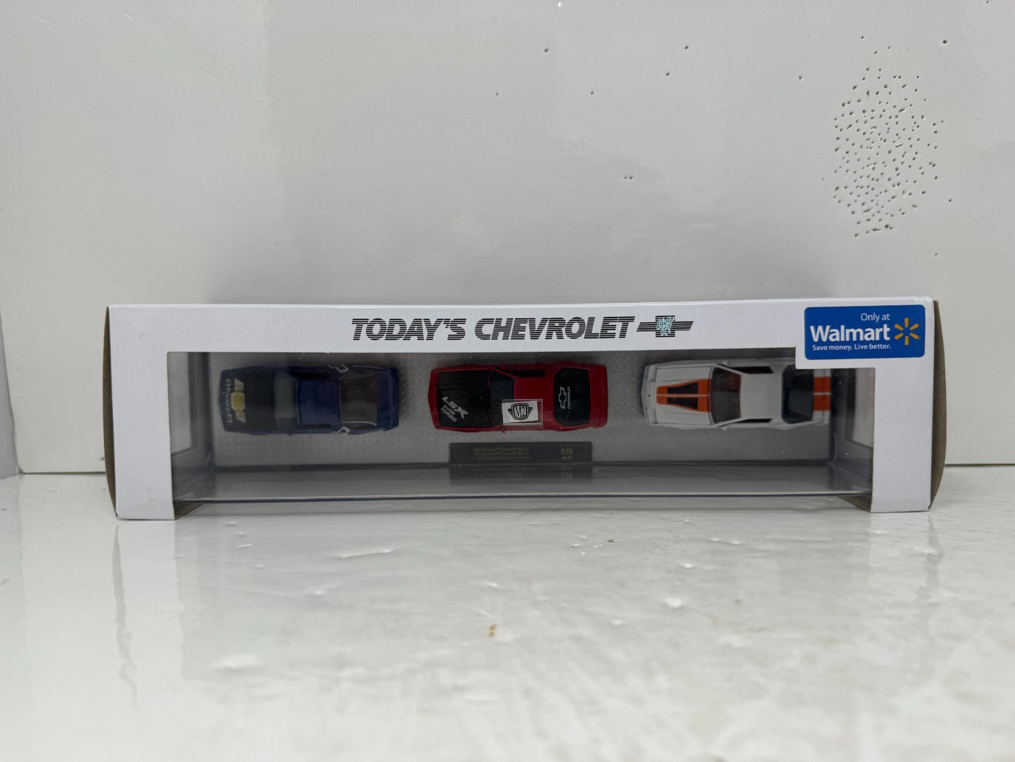 M2 Machines Today's Chevrolet 1985 Chevy Camaro IROC-Z 3 Car Set 1:64 Diecast