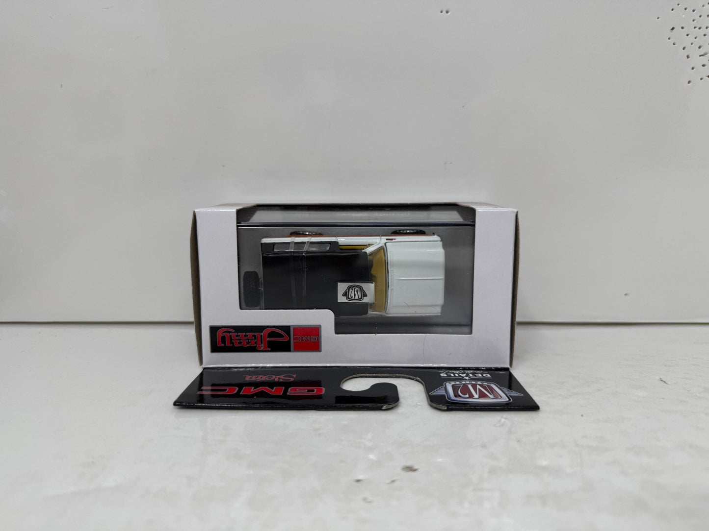 M2 Machines 1973 GMC Jimmy Sierra 4x4 1:64 Diecast