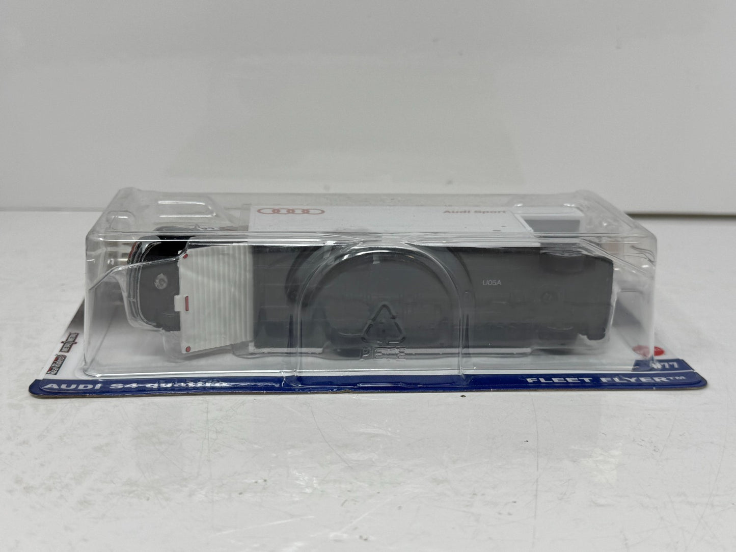 Hot Wheels Premium Team Transport #77 Audi S4 Quattro & Hauler 1:64 Diecast