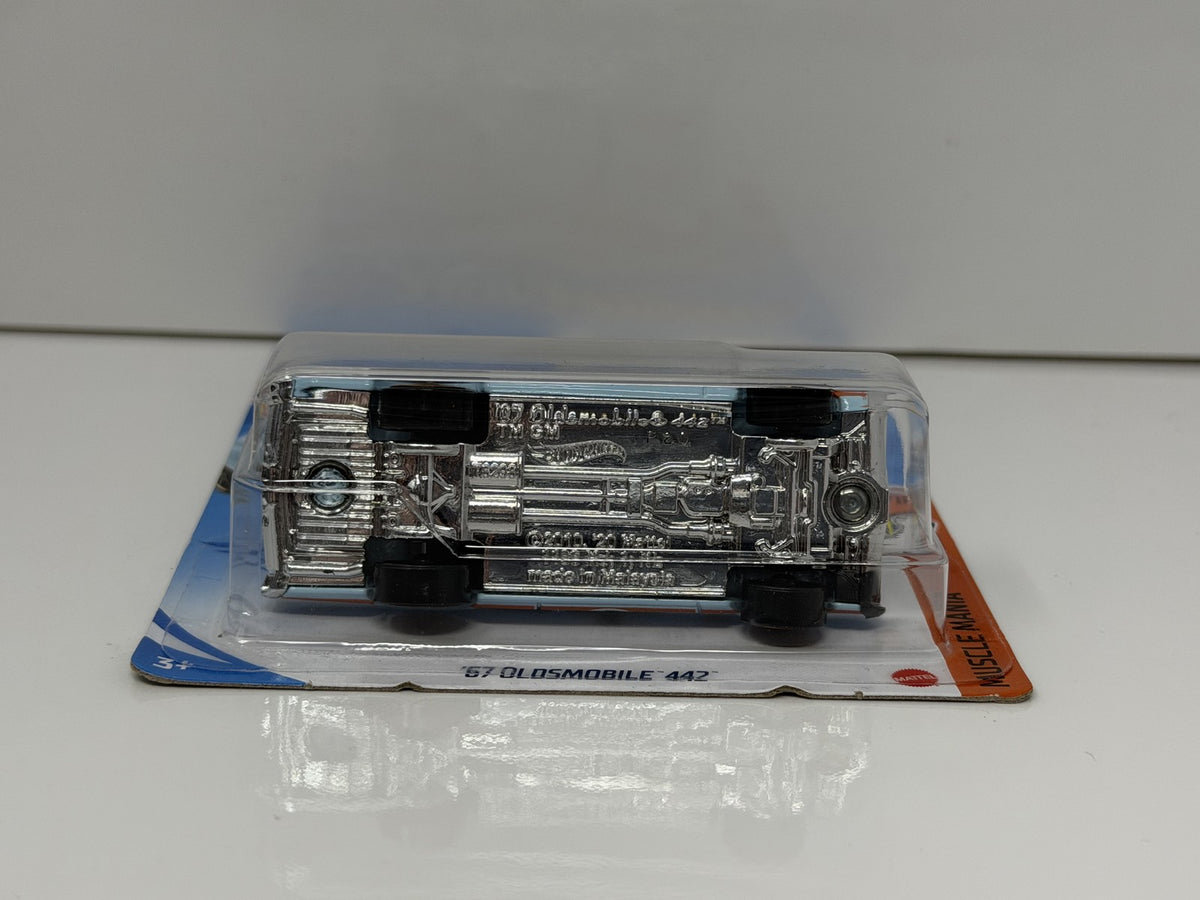 Hot Wheels Muscle Mania 1967 Oldsmobile 442 1:64 Diecast Gulf U.S. Card