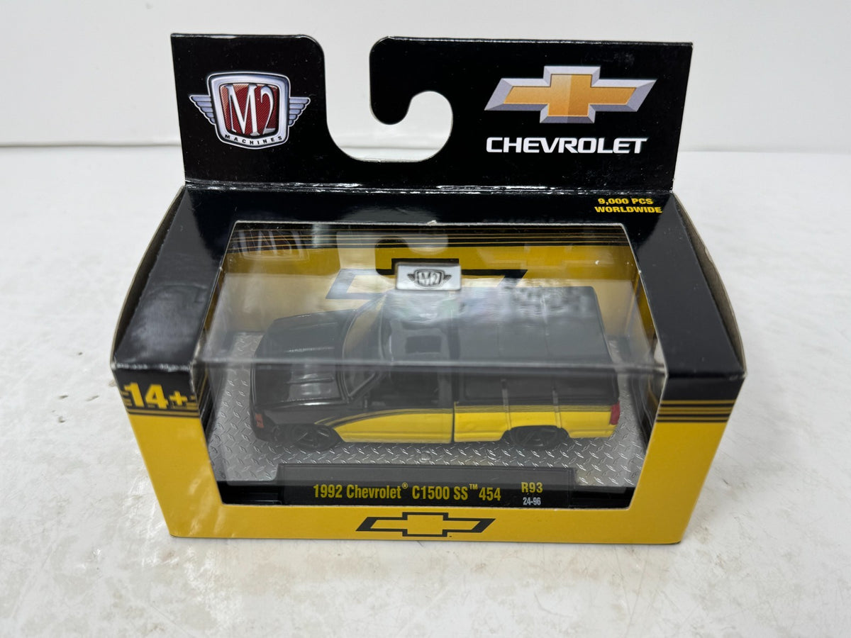 M2 Machines Chevrolet 1992 Chevrolet C1500 SS 454 1:64 Diecast