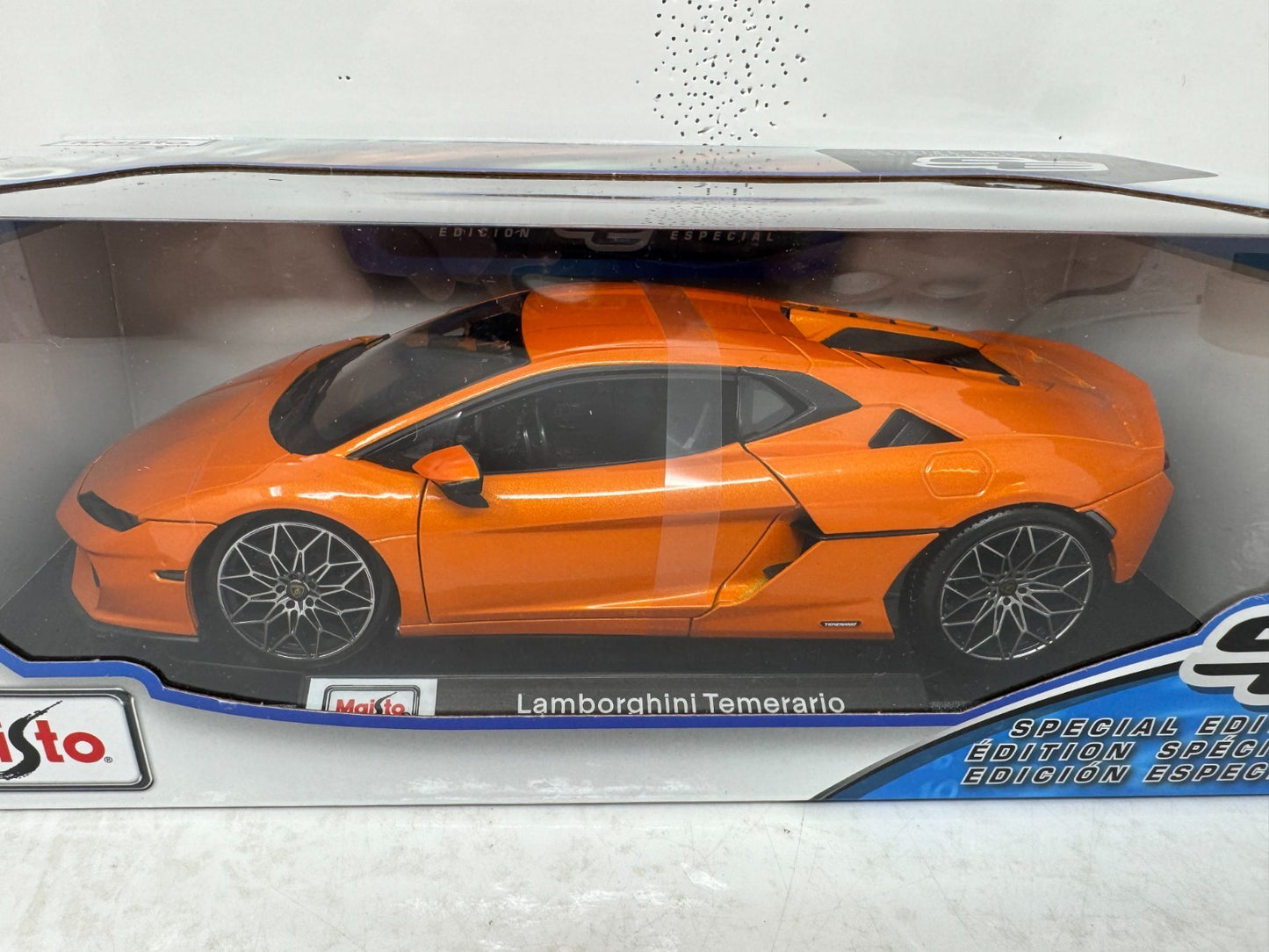 Maisto Special Edition 1:18 Lamborghini Temerario Diecast Model Car Orange